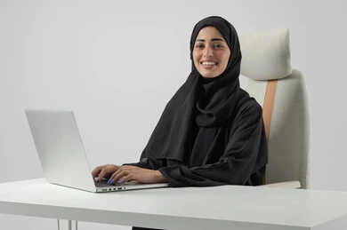 Female Checker | مدققة نسائية